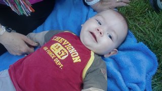 Dans l'herbe au parc